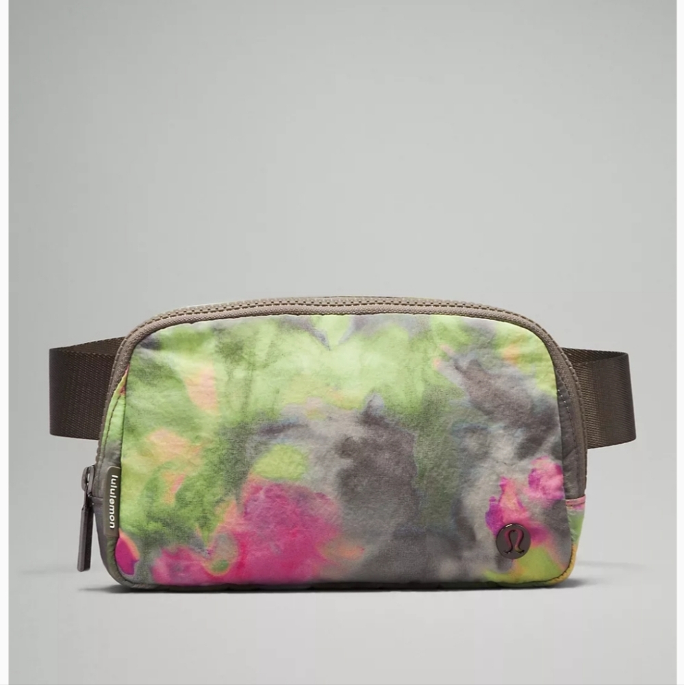 🆕️ LULULEMON EVERYWHERE BELT BAG - HYPER DYE MULTI/ROVER